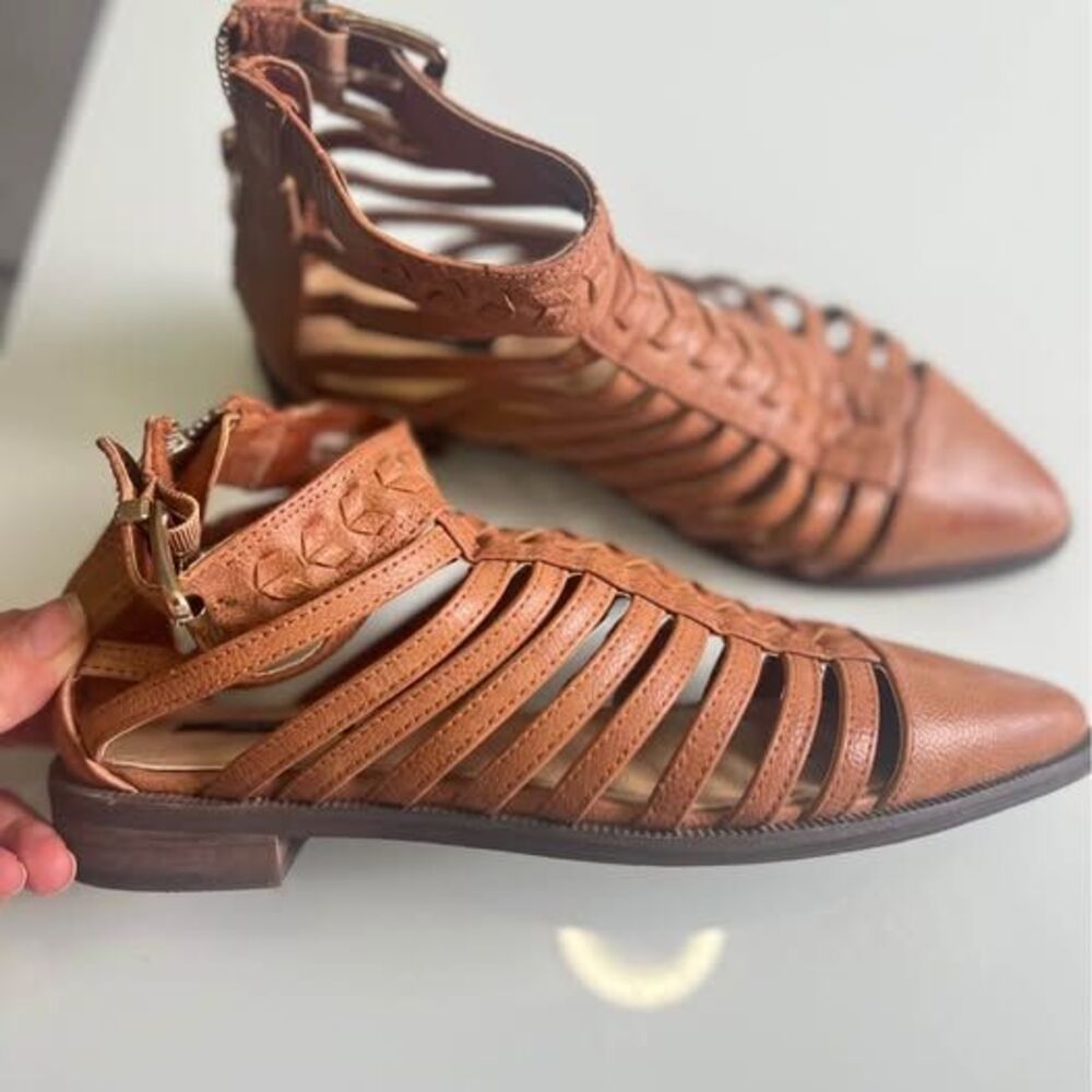 Forever 21 Camel Booties Flat Womens Size 7 - Picture 2 of 9